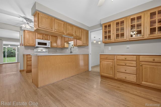 2230 Odette Drive, Waterford Charter Township, MI 48328