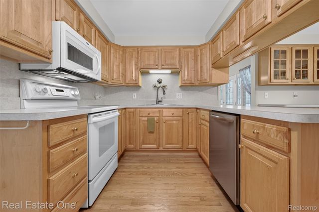 2230 Odette Drive, Waterford Charter Township, MI 48328