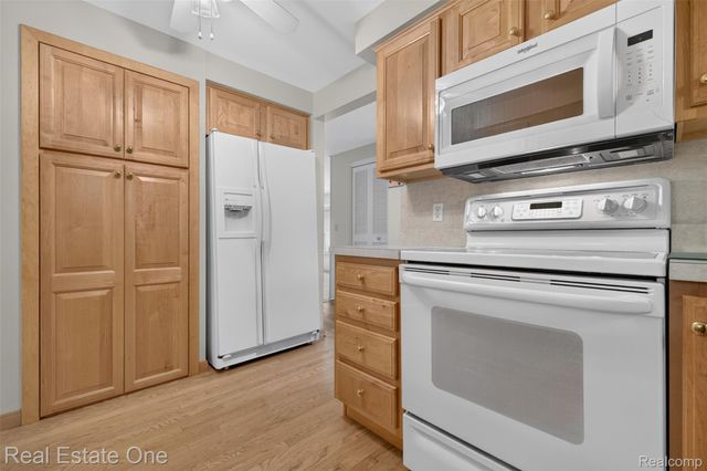 2230 Odette Drive, Waterford Charter Township, MI 48328