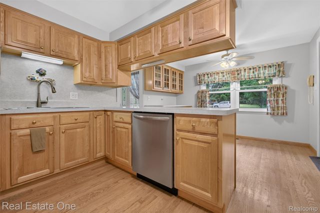 2230 Odette Drive, Waterford Charter Township, MI 48328