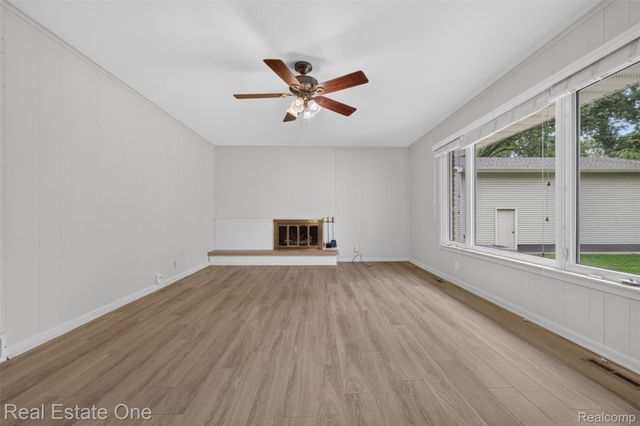 2230 Odette Drive, Waterford Charter Township, MI 48328