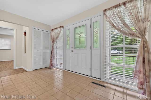 2230 Odette Drive, Waterford Charter Township, MI 48328
