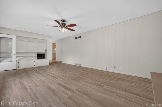 2230 Odette Drive, Waterford Charter Township, MI 48328