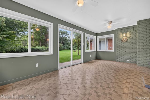 2230 Odette Drive, Waterford Charter Township, MI 48328