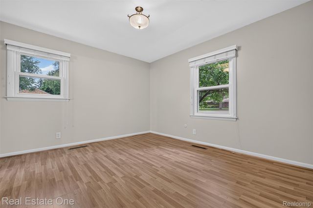 2230 Odette Drive, Waterford Charter Township, MI 48328