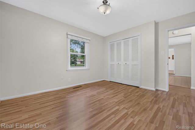 2230 Odette Drive, Waterford Charter Township, MI 48328