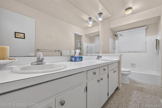 2230 Odette Drive, Waterford Charter Township, MI 48328
