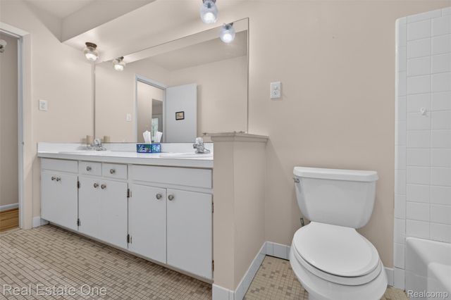 2230 Odette Drive, Waterford Charter Township, MI 48328