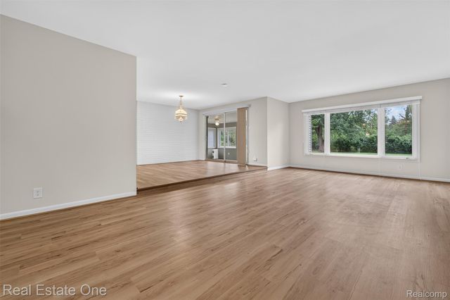 2230 Odette Drive, Waterford Charter Township, MI 48328