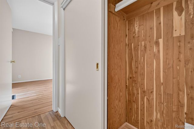 2230 Odette Drive, Waterford Charter Township, MI 48328