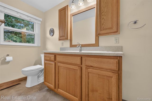 2230 Odette Drive, Waterford Charter Township, MI 48328