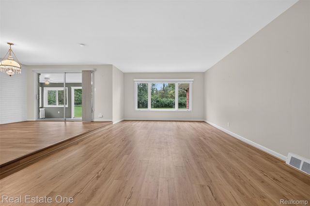 2230 Odette Drive, Waterford Charter Township, MI 48328