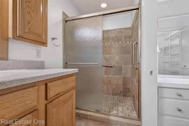 2230 Odette Drive, Waterford Charter Township, MI 48328