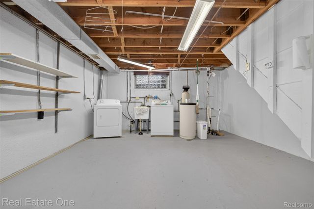 2230 Odette Drive, Waterford Charter Township, MI 48328