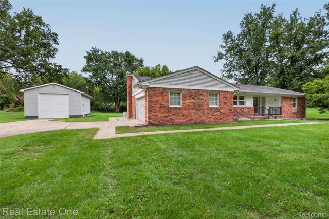 2230 Odette Drive, Waterford Charter Township, MI 48328