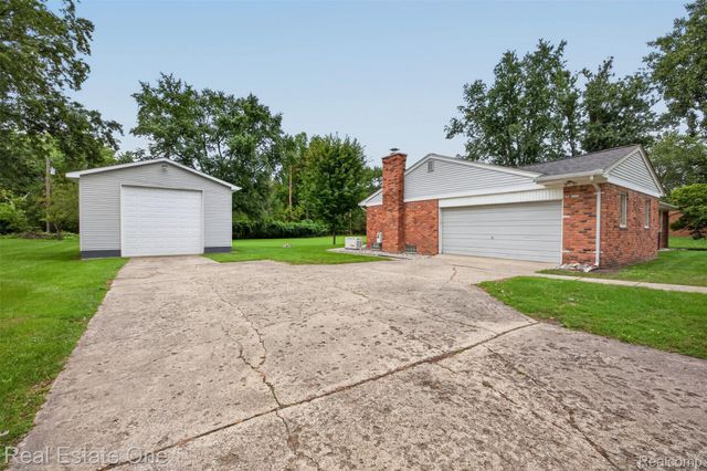2230 Odette Drive, Waterford Charter Township, MI 48328
