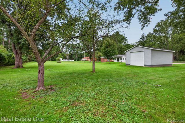 2230 Odette Drive, Waterford Charter Township, MI 48328