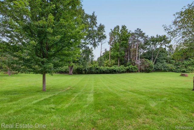 2230 Odette Drive, Waterford Charter Township, MI 48328