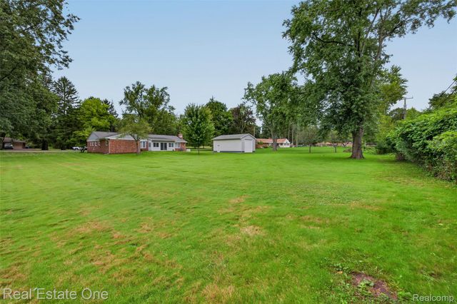 2230 Odette Drive, Waterford Charter Township, MI 48328