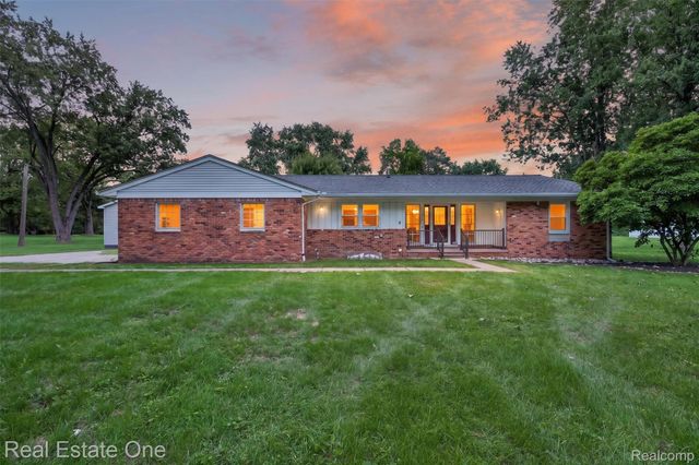 2230 Odette Drive, Waterford Charter Township, MI 48328