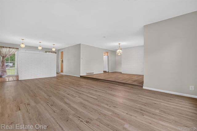 2230 Odette Drive, Waterford Charter Township, MI 48328