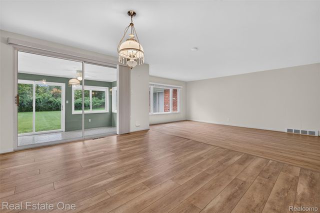 2230 Odette Drive, Waterford Charter Township, MI 48328