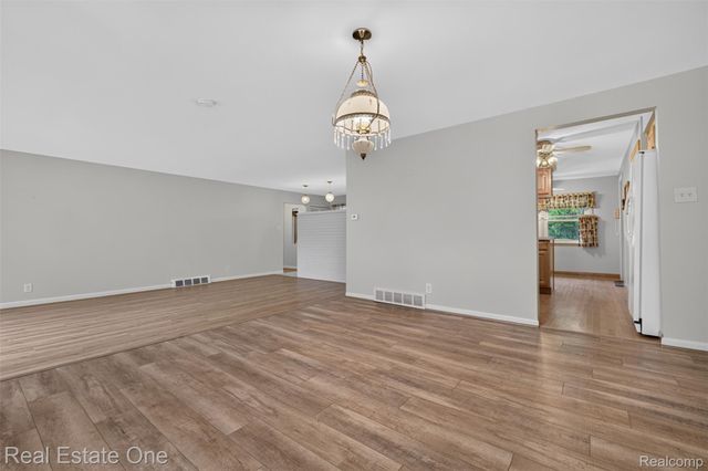 2230 Odette Drive, Waterford Charter Township, MI 48328