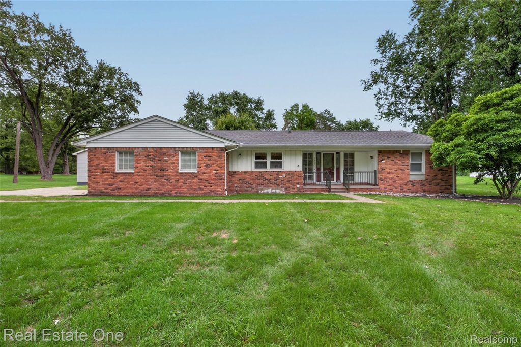 2230 Odette Drive, Waterford Charter Township, MI 48328