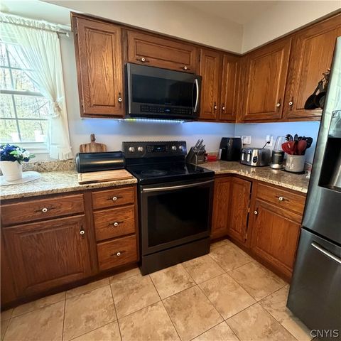 9525 Woodlawn Drive, Cicero, NY 13029