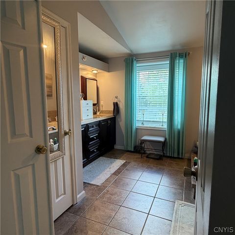 9525 Woodlawn Drive, Cicero, NY 13029