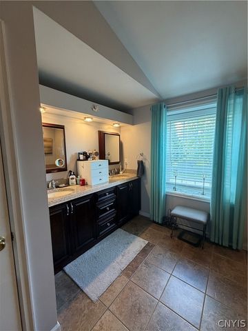 9525 Woodlawn Drive, Cicero, NY 13029