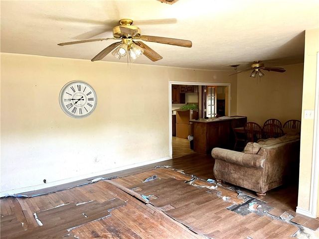 243 LONGSTREET Drive, Pineville, LA 71360