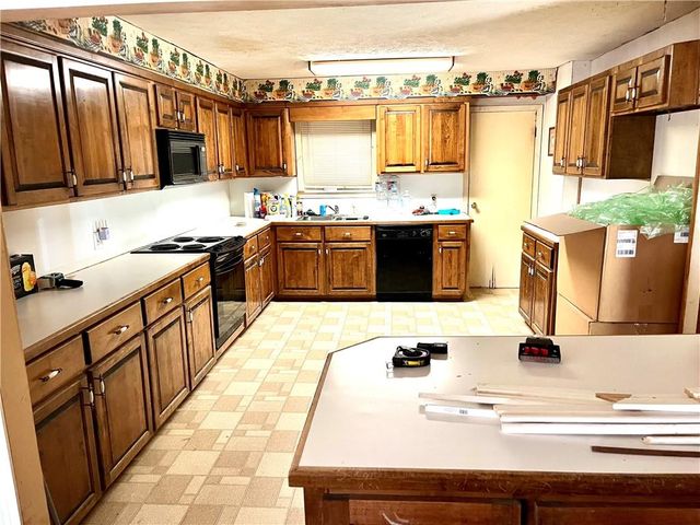 243 LONGSTREET Drive, Pineville, LA 71360