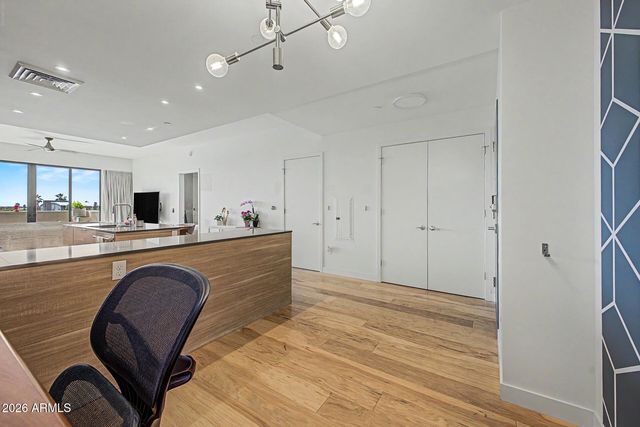 2300 E CAMPBELL Avenue 406, Phoenix, AZ 85016