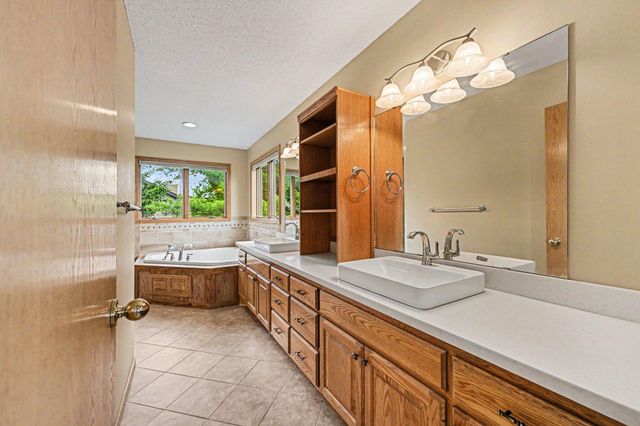 1452 Golf View Drive, River Falls, WI 54022