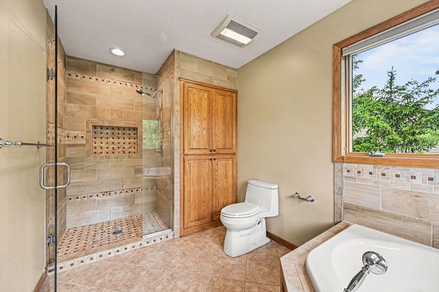 1452 Golf View Drive, River Falls, WI 54022