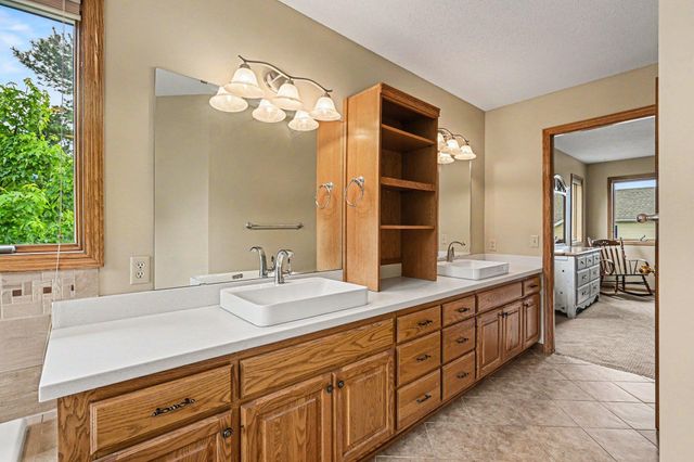 1452 Golf View Drive, River Falls, WI 54022