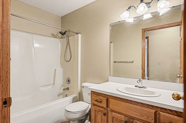 1452 Golf View Drive, River Falls, WI 54022
