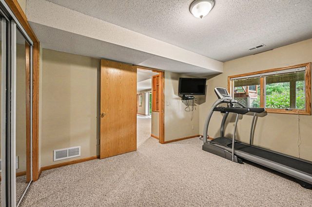 1452 Golf View Drive, River Falls, WI 54022