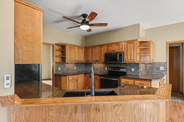 1452 Golf View Drive, River Falls, WI 54022