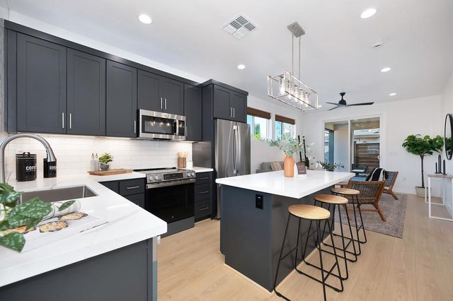 717 N Hobson, West Sacramento, CA 95605