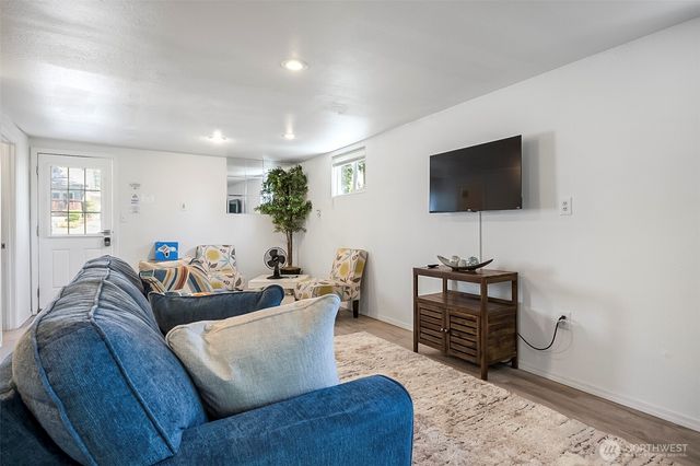 9201 36 Avenue S, Seattle, WA 98118