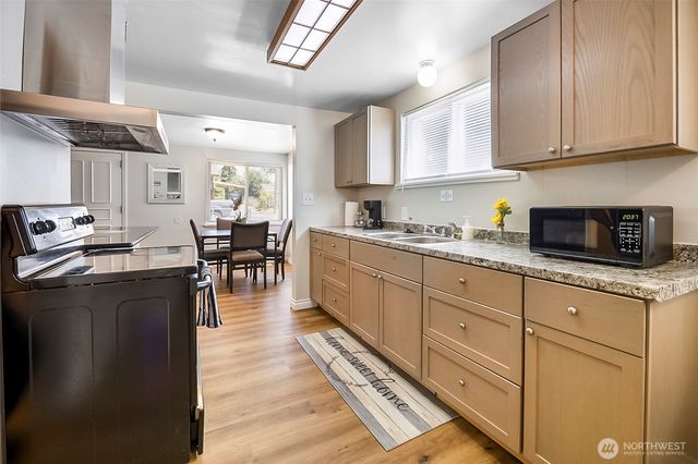 9201 36 Avenue S, Seattle, WA 98118