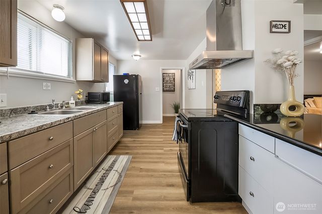 9201 36 Avenue S, Seattle, WA 98118