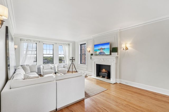 7321 S South Shore Drive 8D, Chicago, IL 60649