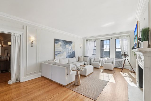 7321 S South Shore Drive 8D, Chicago, IL 60649