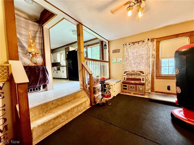 448 Hiwood Avenue, Munroe Falls, OH 44262