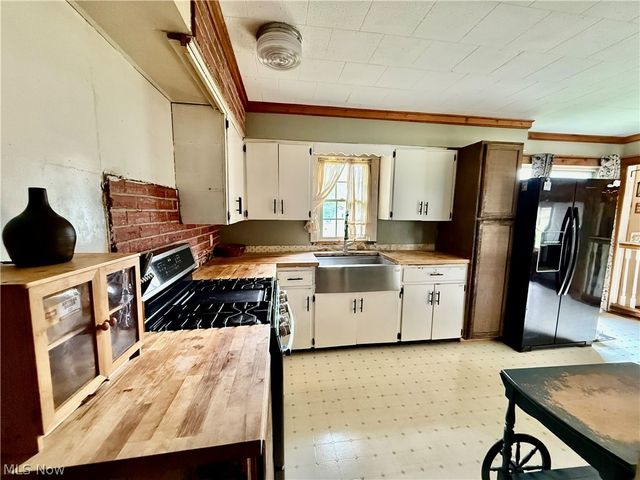 448 Hiwood Avenue, Munroe Falls, OH 44262