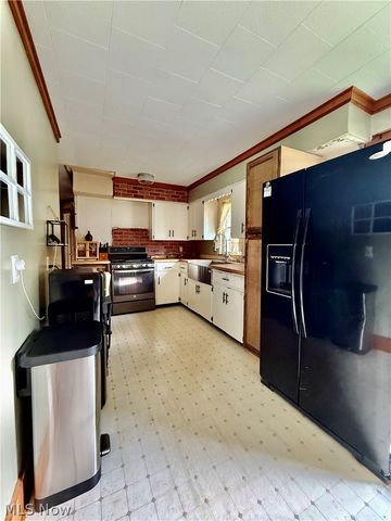 448 Hiwood Avenue, Munroe Falls, OH 44262