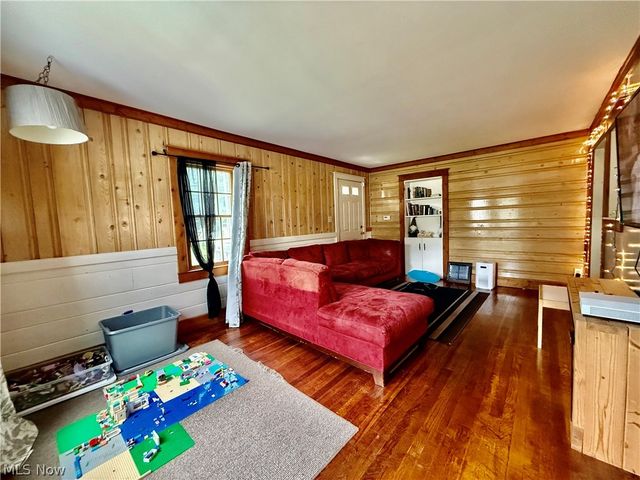 448 Hiwood Avenue, Munroe Falls, OH 44262